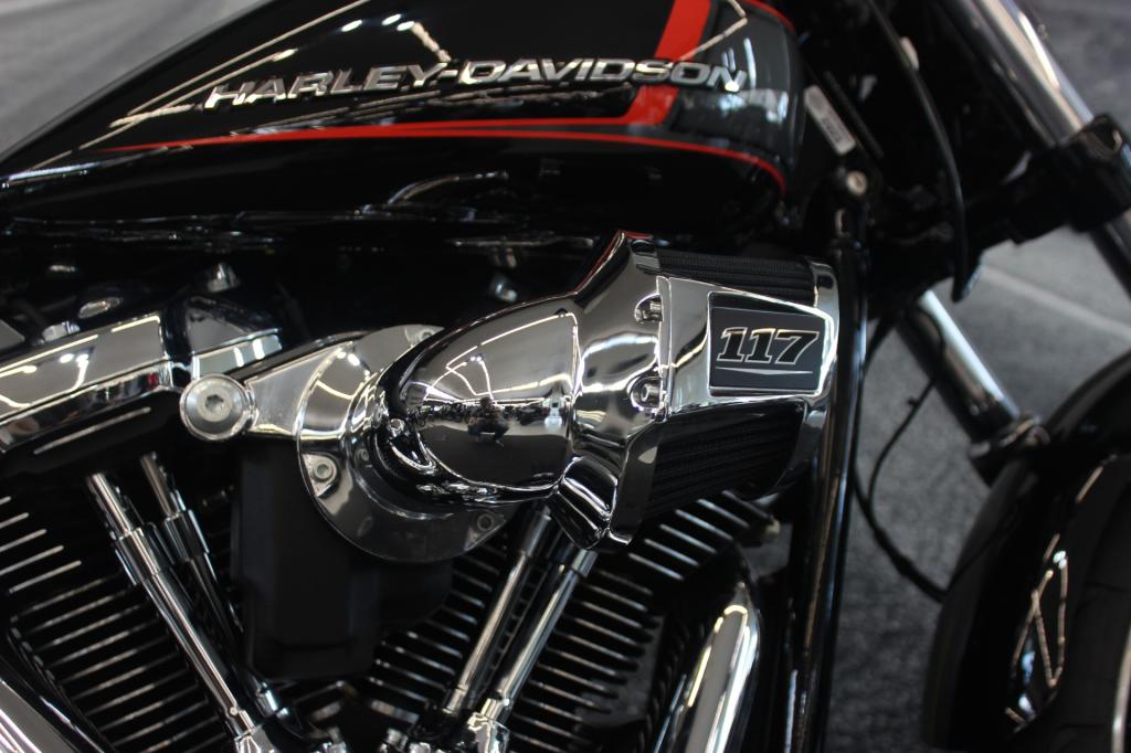 HARLEY-DAVIDSON BREAKOUT 117 FXBR