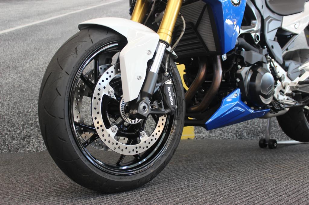 BMW F 900 R Sport Plus