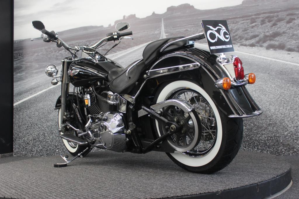 HARLEY-DAVIDSON SOFTAIL DELUXE  FLSTN