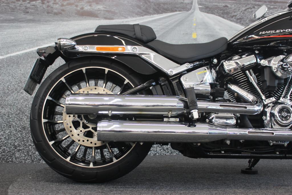 HARLEY-DAVIDSON BREAKOUT 117 FXBR