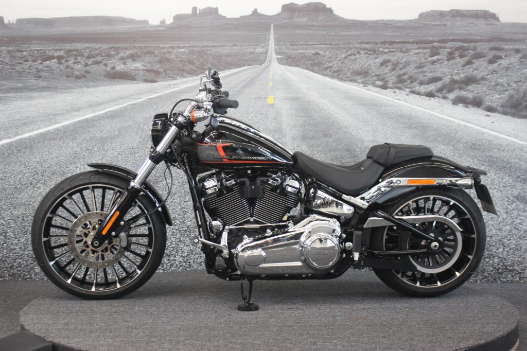 HARLEY-DAVIDSON BREAKOUT 117 FXBR