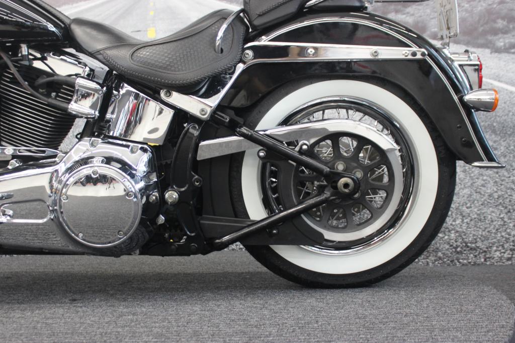 HARLEY-DAVIDSON SOFTAIL DELUXE  FLSTN