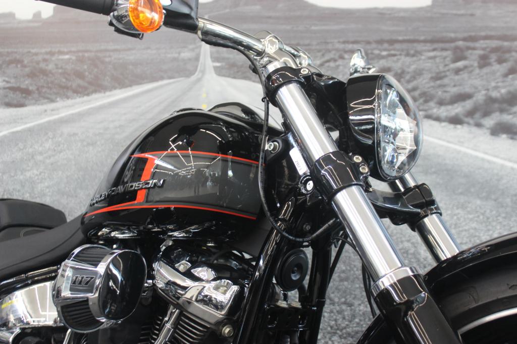 HARLEY-DAVIDSON BREAKOUT 117 FXBR