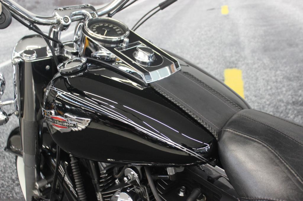 HARLEY-DAVIDSON SOFTAIL DELUXE  FLSTN