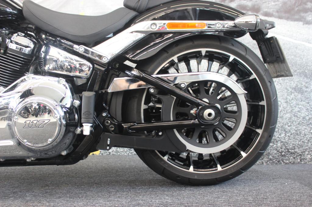 HARLEY-DAVIDSON BREAKOUT 117 FXBR