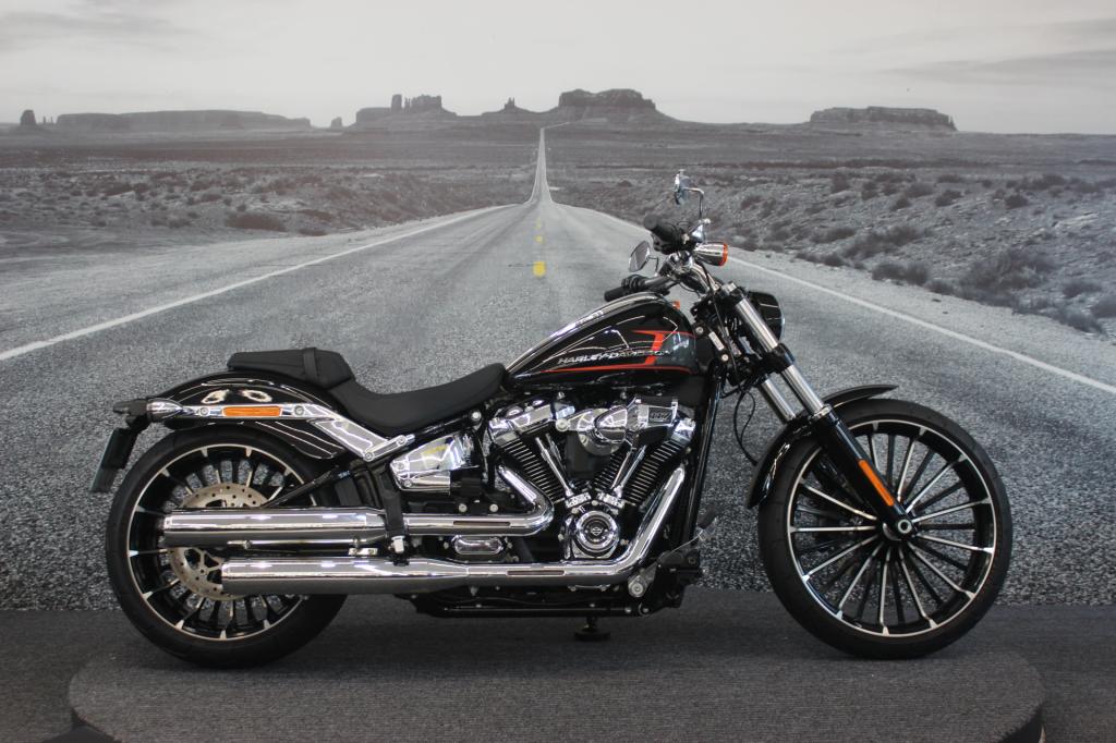 HARLEY-DAVIDSON BREAKOUT 117 FXBR