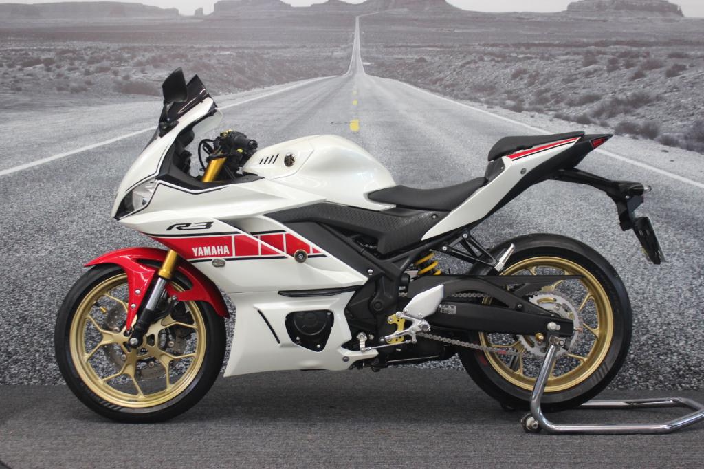 YAMAHA YZF R-3 World GP 60th ANINIVERSARY ED.