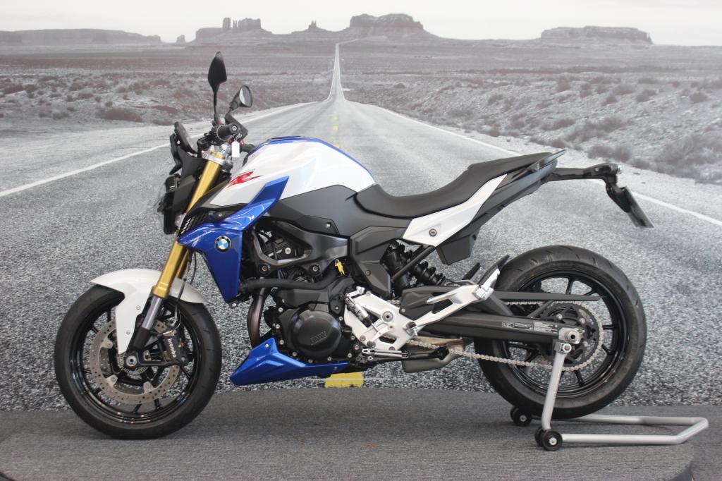 BMW F 900 R Sport Plus