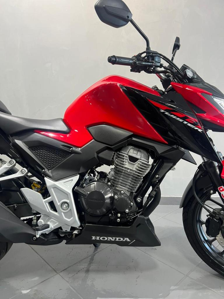 HONDA - CB 300F Twister Flex