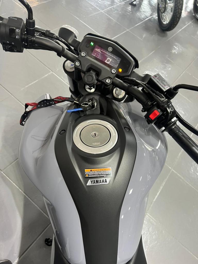 YAMAHA - FZ15 150 FAZER FLEX